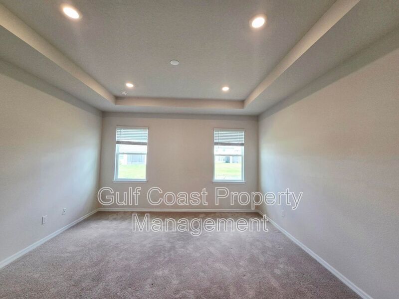 Spacious Annual Rental with Three Bedrooms, office and 2.5 Baths in the Gated Community of Coddington property image