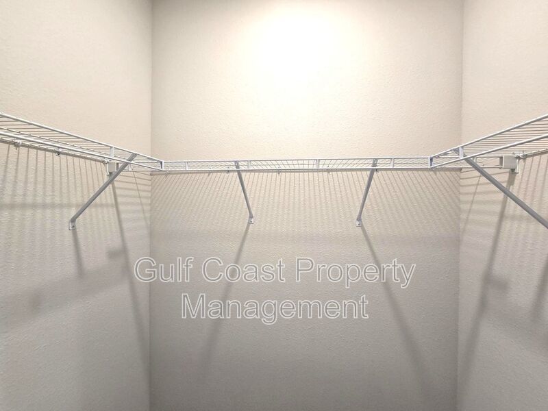 Spacious Annual Rental with Three Bedrooms, office and 2.5 Baths in the Gated Community of Coddington property image