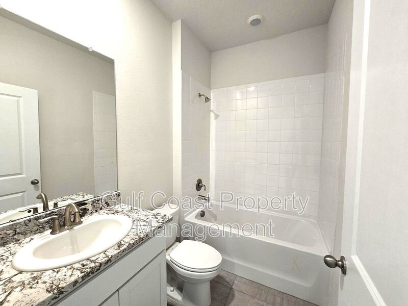 Spacious Annual Rental with Three Bedrooms, office and 2.5 Baths in the Gated Community of Coddington property image