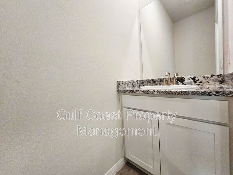 Spacious Annual Rental with Three Bedrooms, office and 2.5 Baths in the Gated Community of Coddington property image