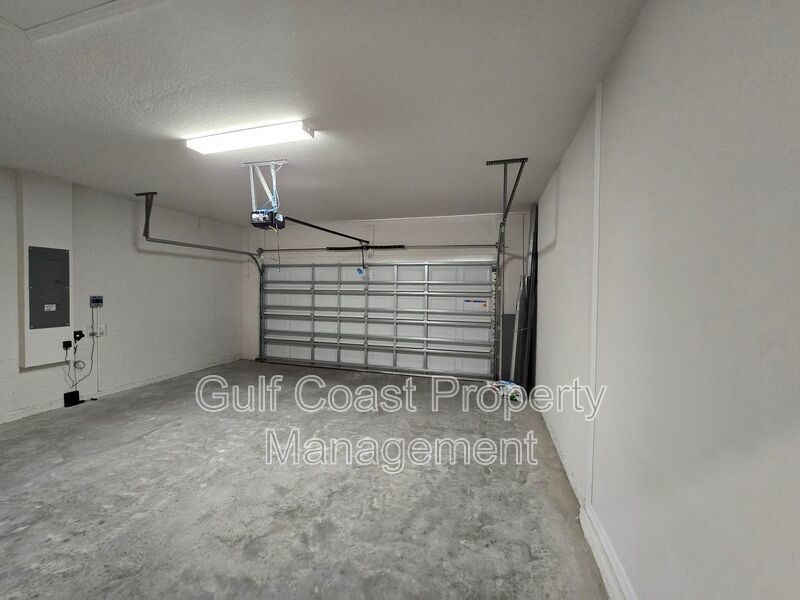 Spacious Annual Rental with Three Bedrooms, office and 2.5 Baths in the Gated Community of Coddington property image