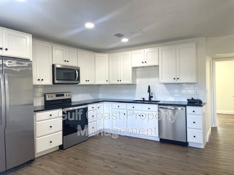 Modern Renovated Condo in Prime Sarasota Location property image