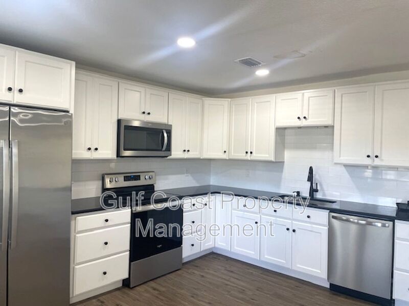 Modern Renovated Condo in Prime Sarasota Location property image