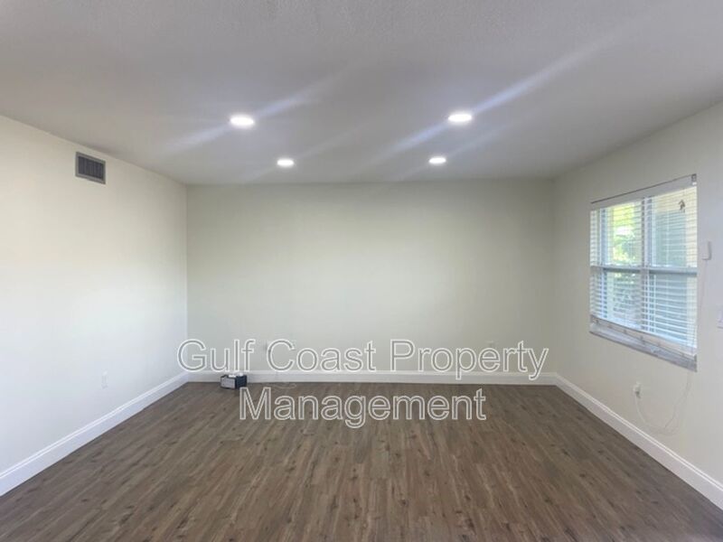 Modern Renovated Condo in Prime Sarasota Location property image
