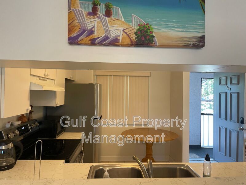 Boater's Dream! 2/2 on Whitaker Bayou with Boat Dock Included property image