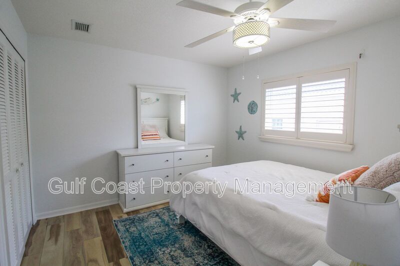 Waterfront Pool Home in Burnt Shore Isles property image