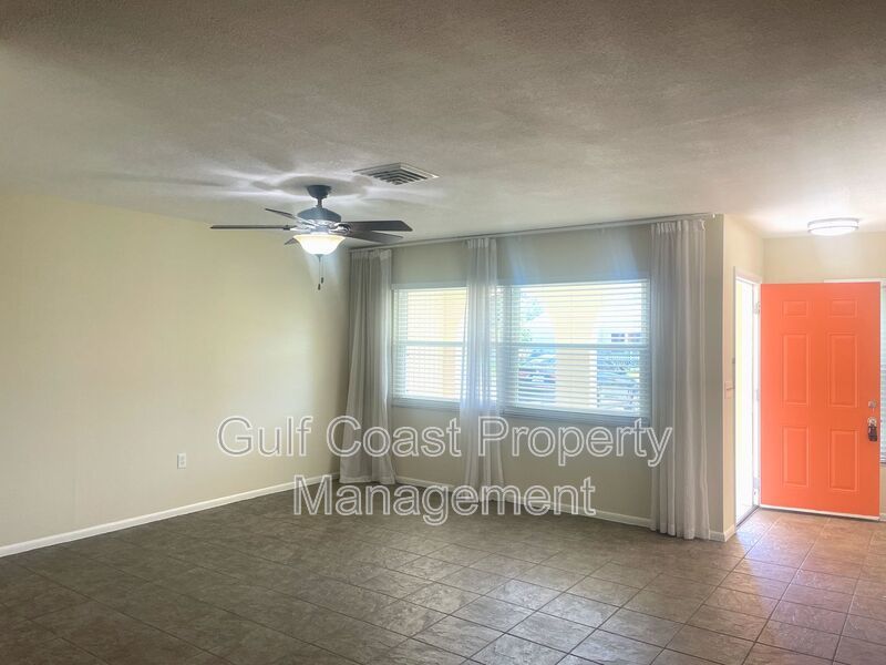 Bright Updated Venice Home with Lanai & Large Yard property image