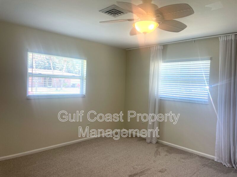 Bright Updated Venice Home with Lanai & Large Yard property image