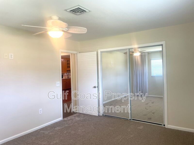 Bright Updated Venice Home with Lanai & Large Yard property image