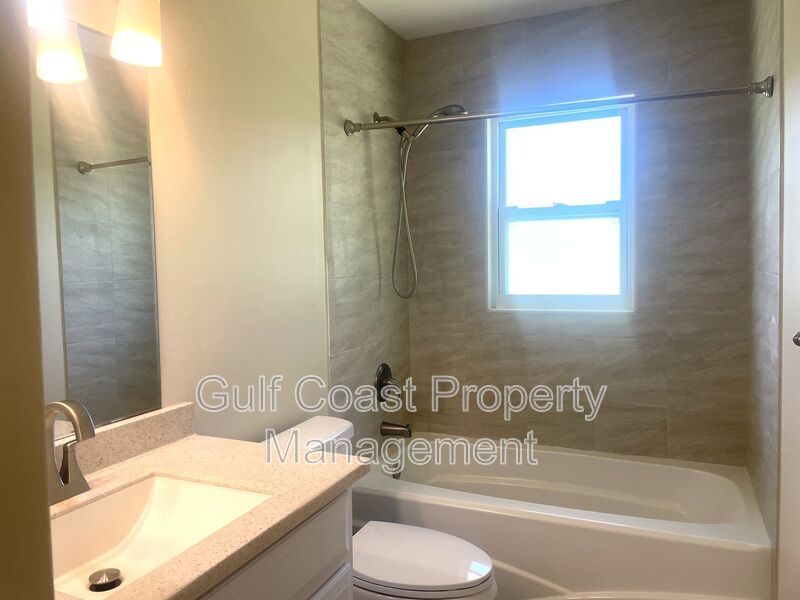 Bright Updated Venice Home with Lanai & Large Yard property image