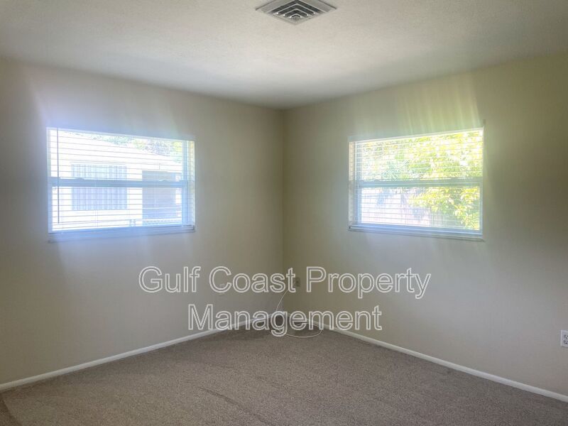 Bright Updated Venice Home with Lanai & Large Yard property image