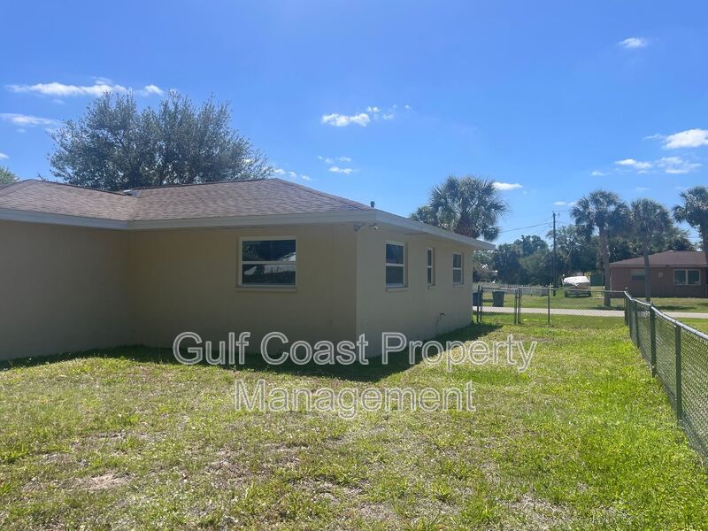 Bright Updated Venice Home with Lanai & Large Yard property image