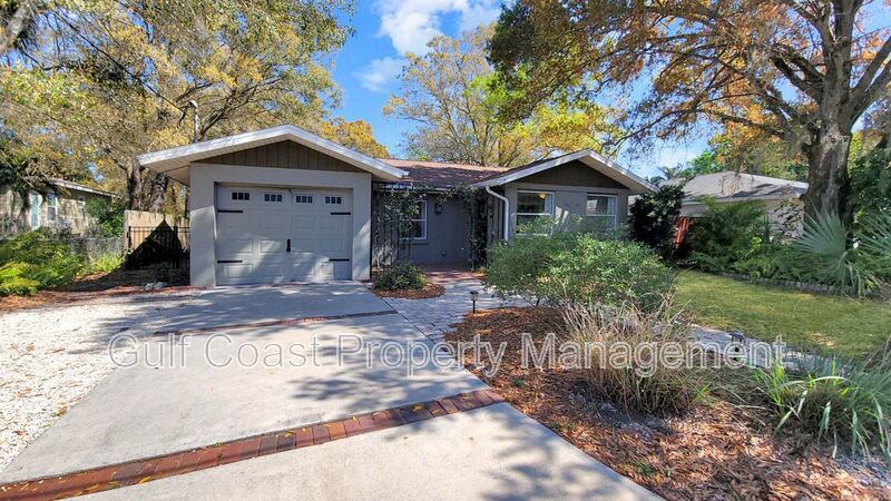 Annual Rental Home with Two Bedrooms, One Bath, Plus a One Car Garage property image