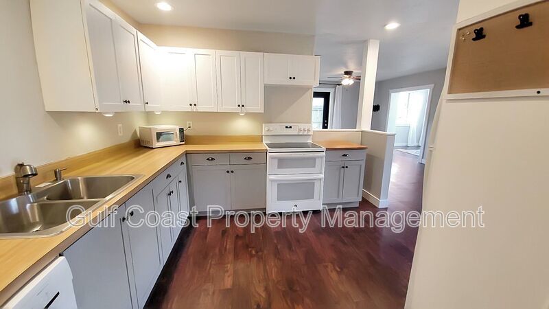 Annual Rental Home with Two Bedrooms, One Bath, Plus a One Car Garage property image