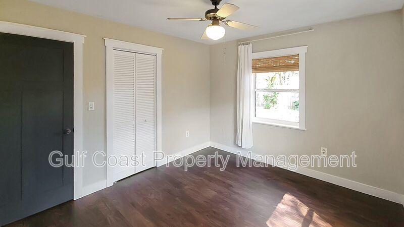 Annual Rental Home with Two Bedrooms, One Bath, Plus a One Car Garage property image