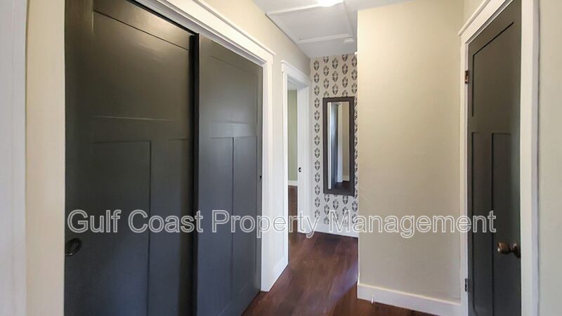 Annual Rental Home with Two Bedrooms, One Bath, Plus a One Car Garage property image