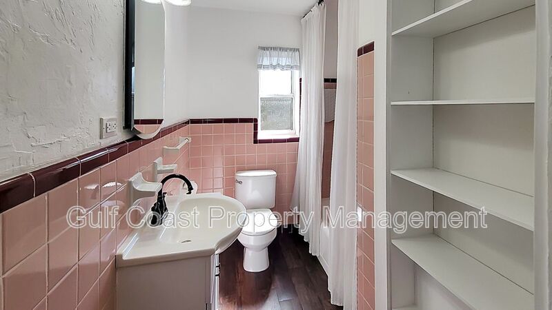 Annual Rental Home with Two Bedrooms, One Bath, Plus a One Car Garage property image