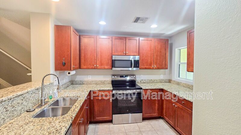 Annual 2Bed/2.5 Bath Gated Townhome with Preserve Views in Willowbrook property image