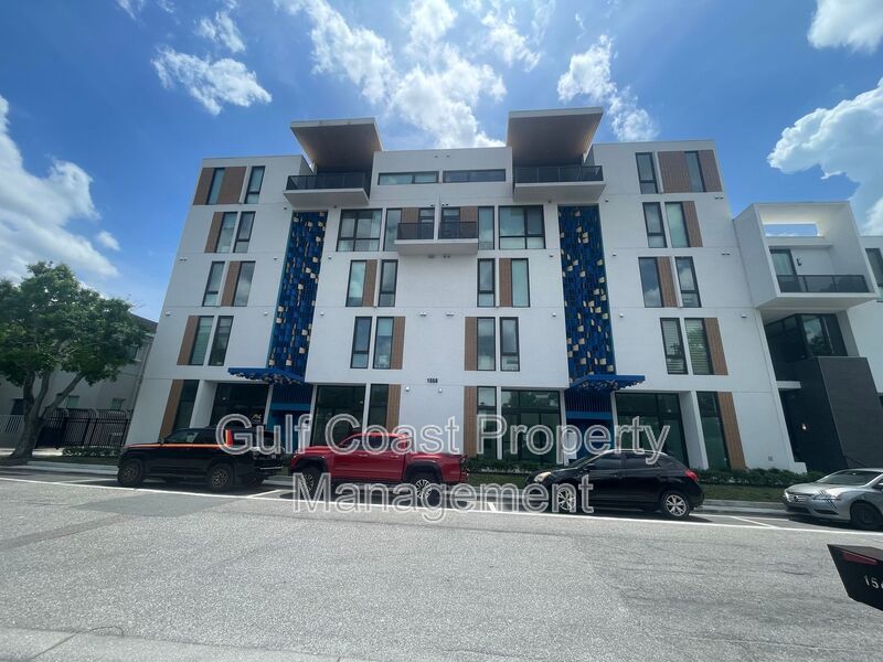 Modern Loft Living with Private Terrace in Downtown Sarasota’s Rosemary District property image
