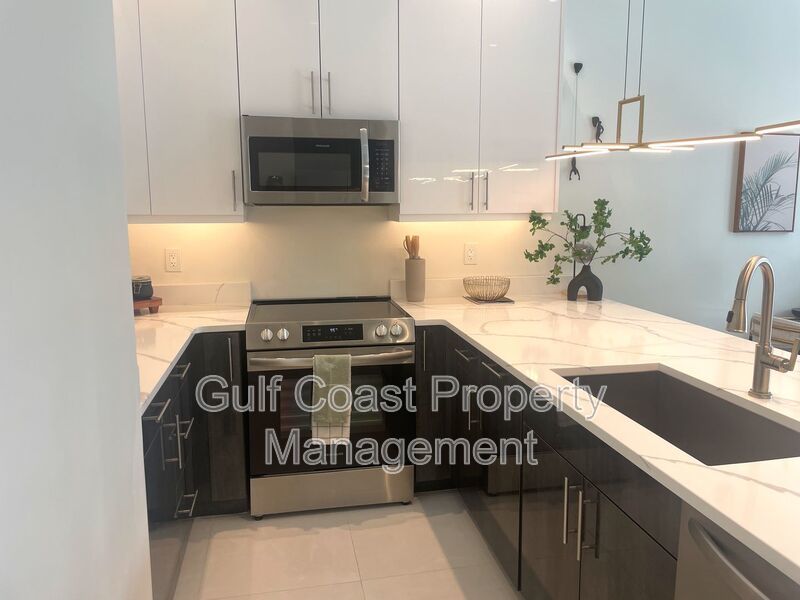 Modern Loft Living with Private Terrace in Downtown Sarasota’s Rosemary District property image