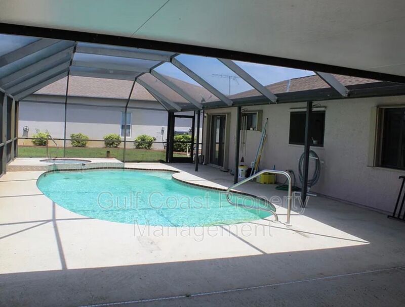 Waterfront Private Pool Home in Gulf Cove property image