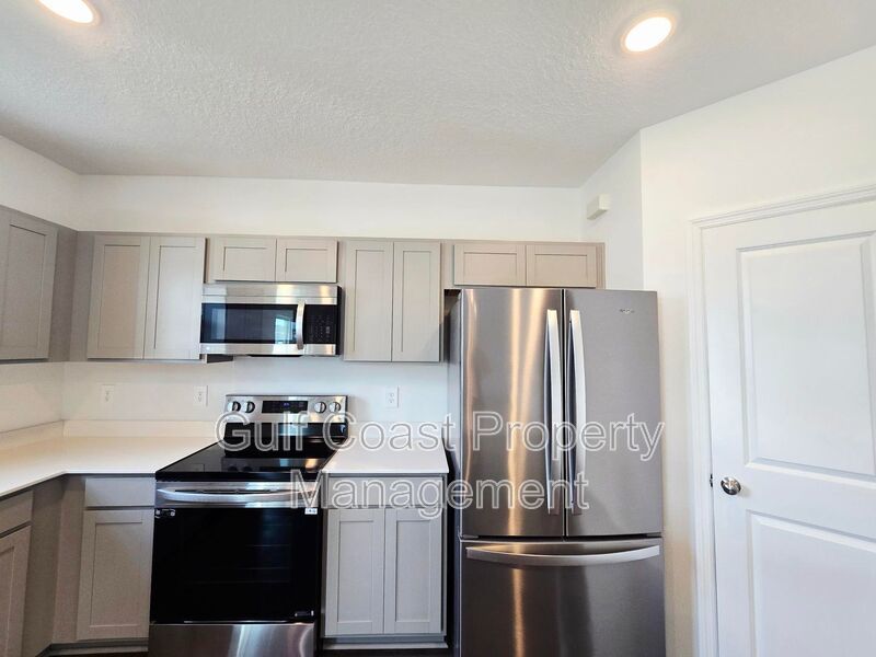 Annual Rental | Spacious 5 Bed, 3 Bath with Loft & Fenced Backyard in Broadleaf – Parrish Living at Its Finest property image