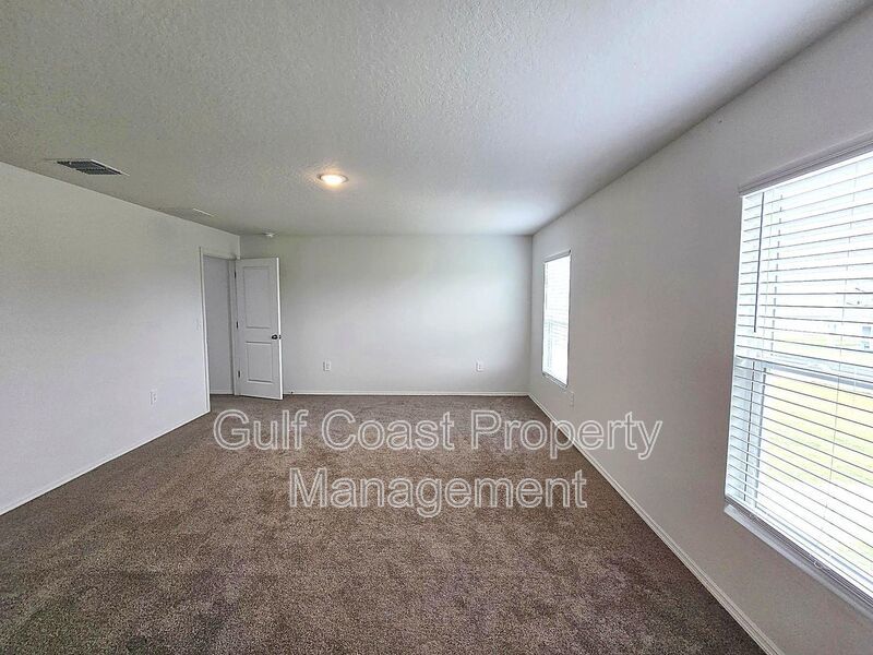 Annual Rental | Spacious 5 Bed, 3 Bath with Loft & Fenced Backyard in Broadleaf – Parrish Living at Its Finest property image