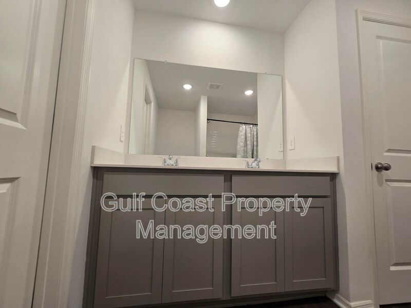 Annual Rental | Spacious 5 Bed, 3 Bath with Loft & Fenced Backyard in Broadleaf – Parrish Living at Its Finest property image