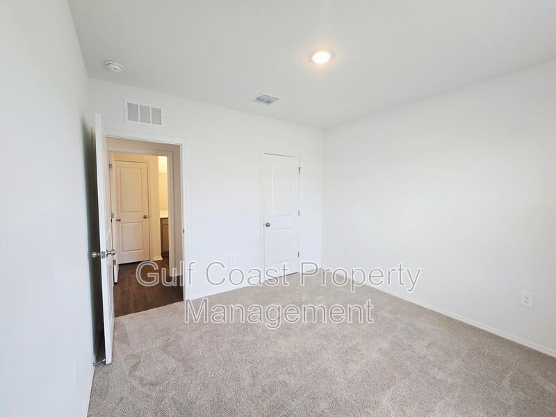 Annual Rental | Spacious 5 Bed, 3 Bath with Loft & Fenced Backyard in Broadleaf – Parrish Living at Its Finest property image