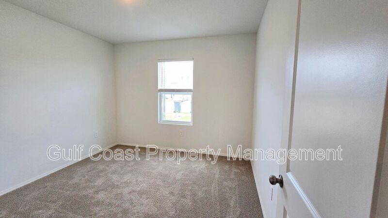 Annual Rental | Spacious 5 Bed, 3 Bath with Loft & Fenced Backyard in Broadleaf – Parrish Living at Its Finest property image