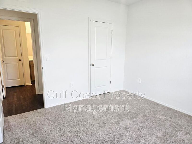 Annual Rental | Spacious 5 Bed, 3 Bath with Loft & Fenced Backyard in Broadleaf – Parrish Living at Its Finest property image