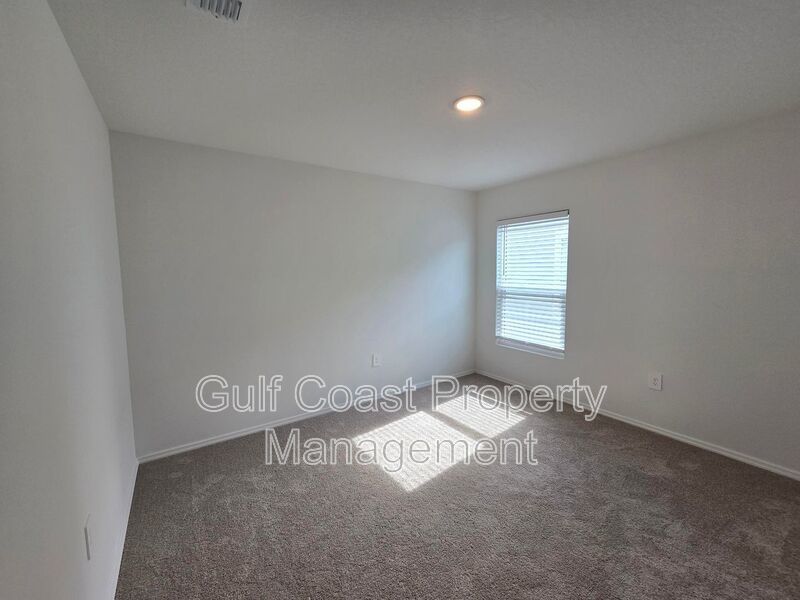 Annual Rental | Spacious 5 Bed, 3 Bath with Loft & Fenced Backyard in Broadleaf – Parrish Living at Its Finest property image