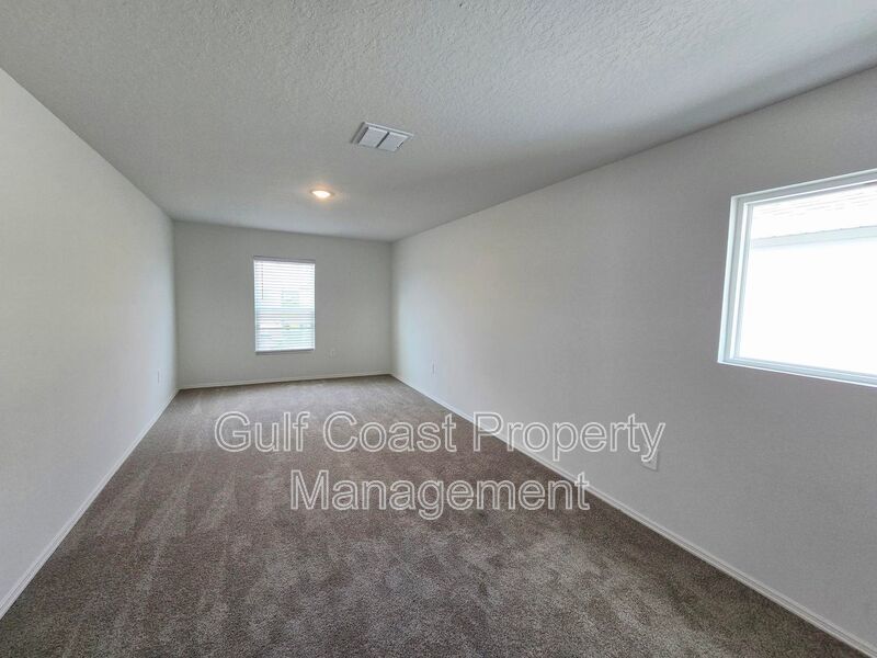 Annual Rental | Spacious 5 Bed, 3 Bath with Loft & Fenced Backyard in Broadleaf – Parrish Living at Its Finest property image