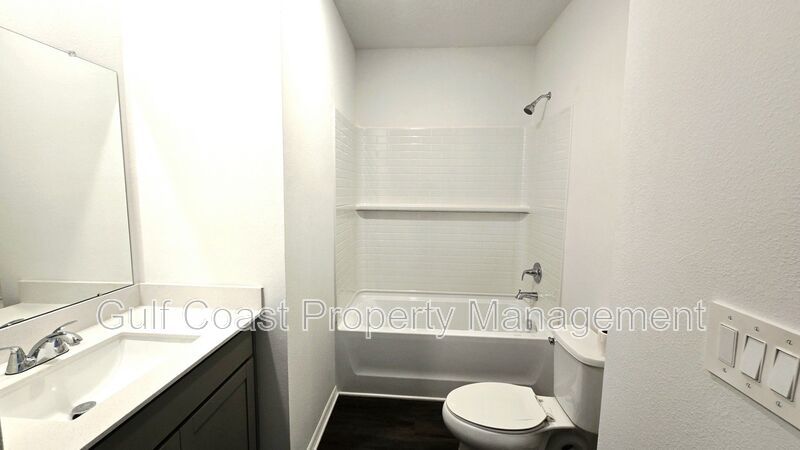 Annual Rental | Spacious 5 Bed, 3 Bath with Loft & Fenced Backyard in Broadleaf – Parrish Living at Its Finest property image