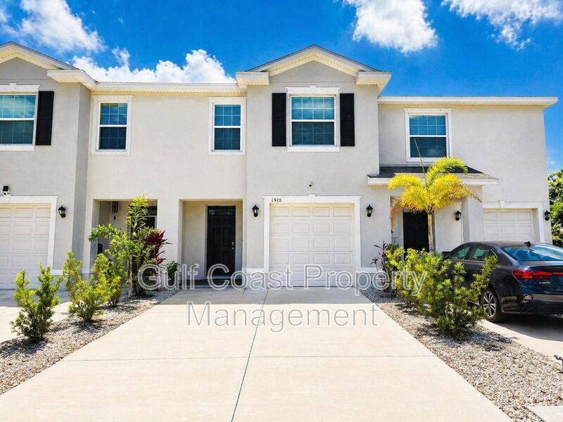 Gated 3 Bedroom, 2.5 Bath Townhome in Woodleaf Hammock | Stylish Living with Resort-Style Amenities property image