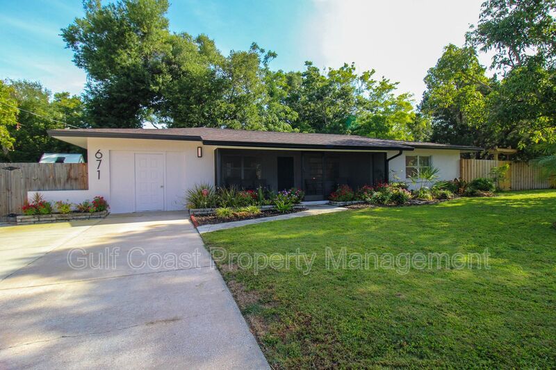 West of Trail Mid-Century Gem with New Designer Kitchen & Oversized Corner Lot property image