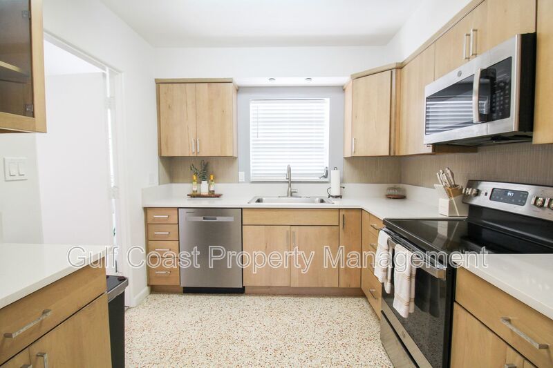 West of Trail Mid-Century Gem with New Designer Kitchen & Oversized Corner Lot property image
