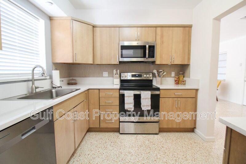 West of Trail Mid-Century Gem with New Designer Kitchen & Oversized Corner Lot property image