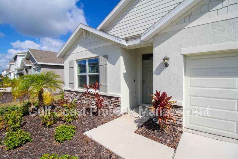 Annual Lakeview Retreat in Gated Solera – 4BR Home with Fenced Yard & Lake View property image