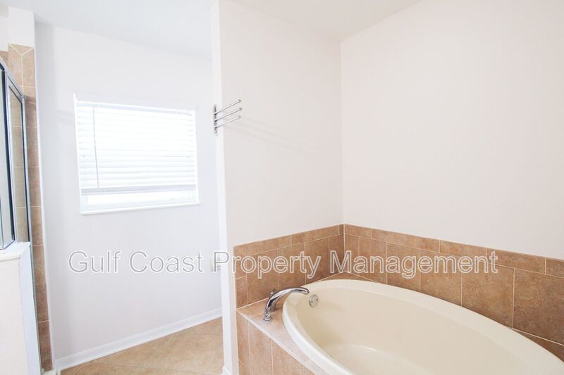 Lakeview 4-Bedroom, 2.5-Bath Annual Rental in Lakewood Ranch/Greenbrook property image
