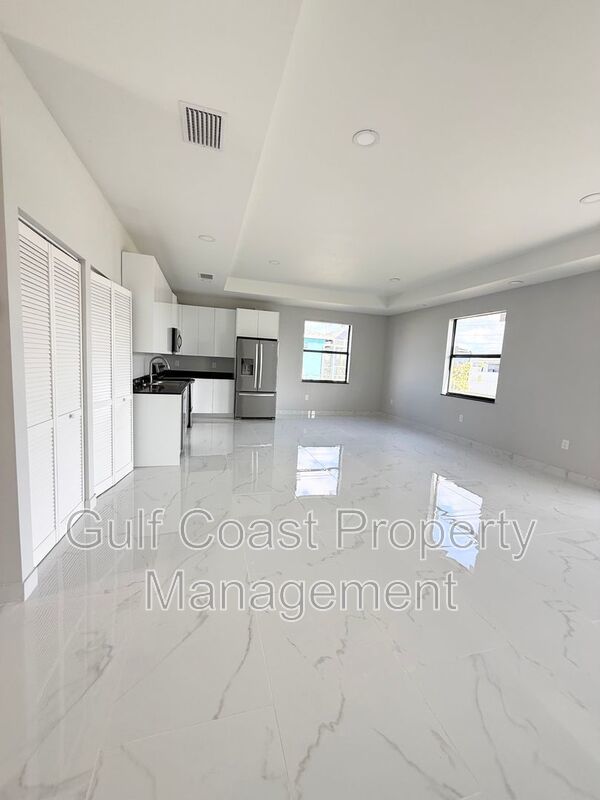 2015 Northeast 8th Place property image