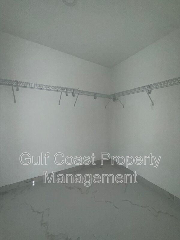 2015 Northeast 8th Place property image