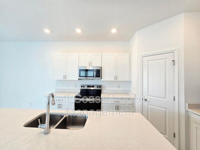 Annual End-Unit Townhome with 3 Bedrooms in Edgestone at Artisan Lakes property image