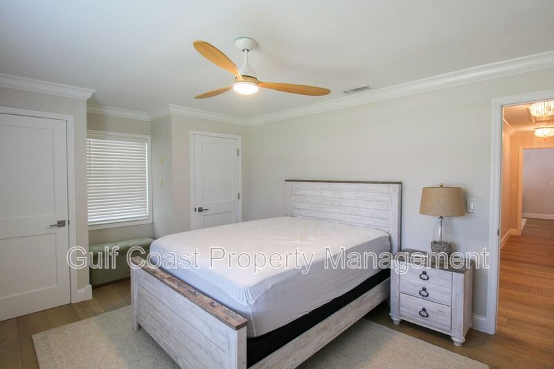 Luxury Annual Rental with Resort-Style Pool on Longboat Key property image
