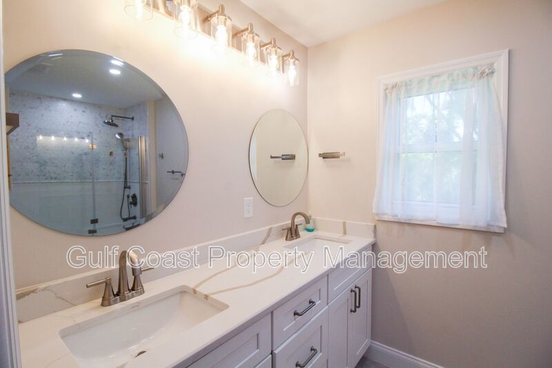 Luxury Annual Rental with Resort-Style Pool on Longboat Key property image