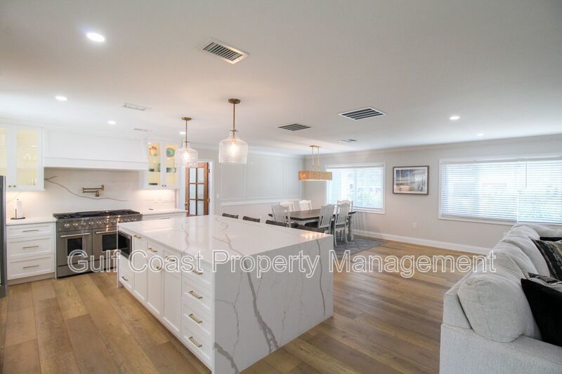 Luxury Annual Rental with Resort-Style Pool on Longboat Key property image
