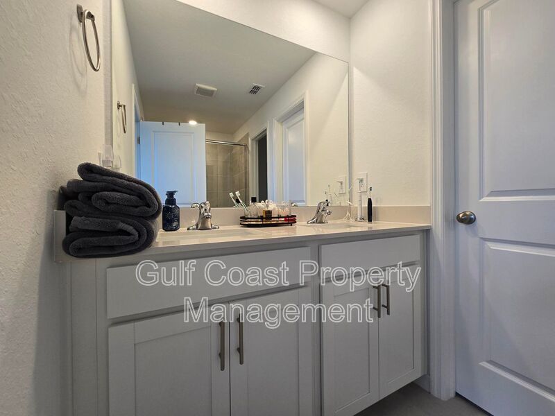 Modern Townhome Living in Aurora at Lakewood Ranch – Resort-Style Amenities & Prime Location! property image