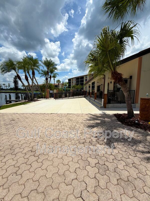 16150 Bay Pointe Blvd Unit 107 property image