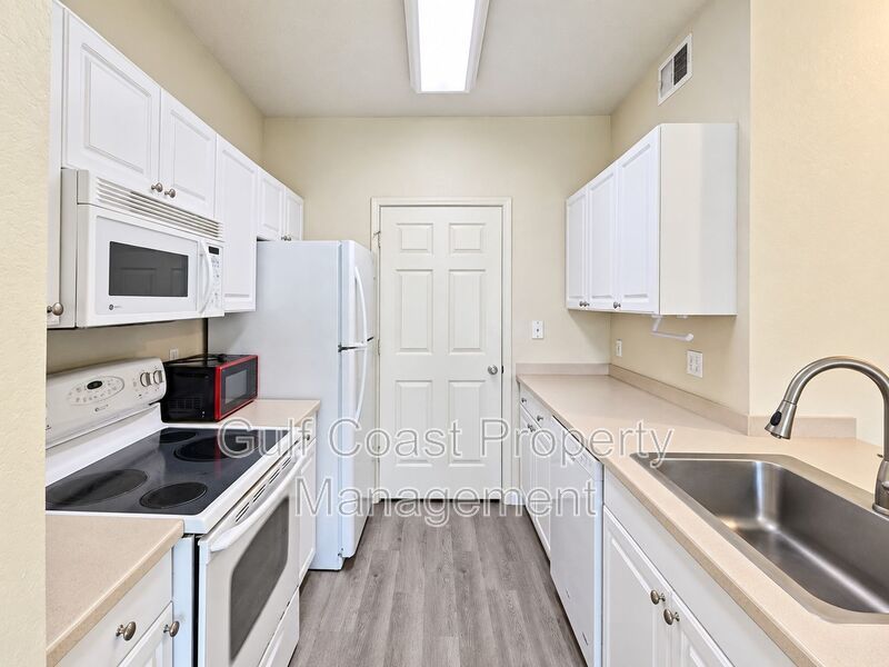 Downtown Bradenton Waterfront Condo 2/2 – Pool, Fitness & Riverwalk Access property image