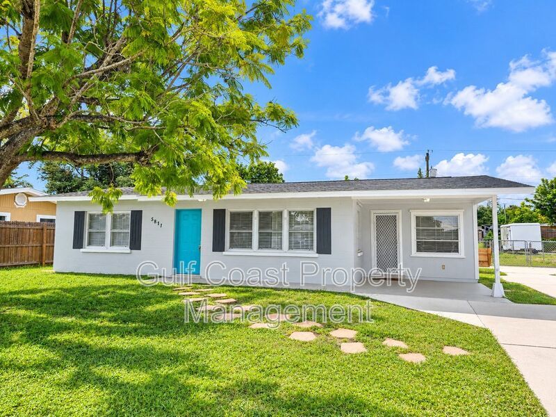 Beautifully Updated Annual Rental with 2 Bed, 2 Bath & Private Fenced Backyard Yard property image